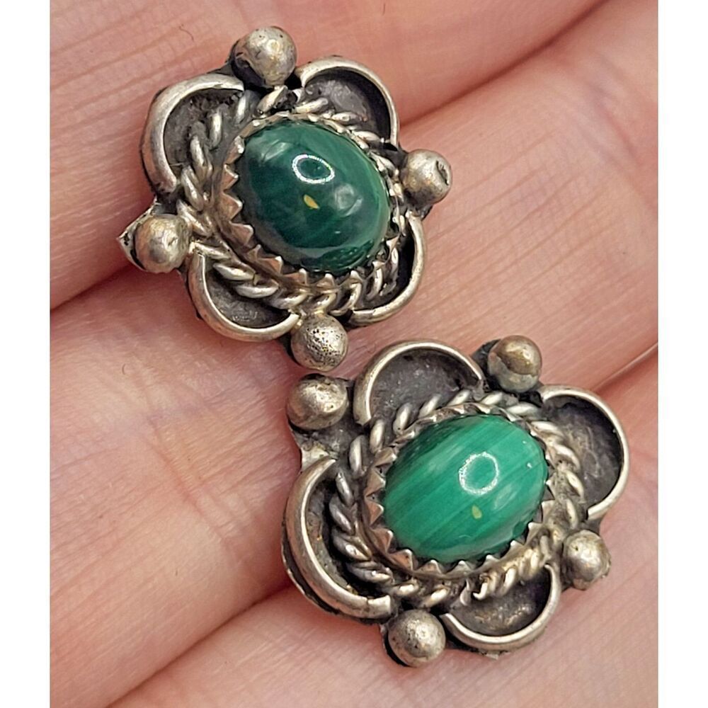 Vintage Sterling Silver Navajo Green Malachite Stud Earrings 0.75in